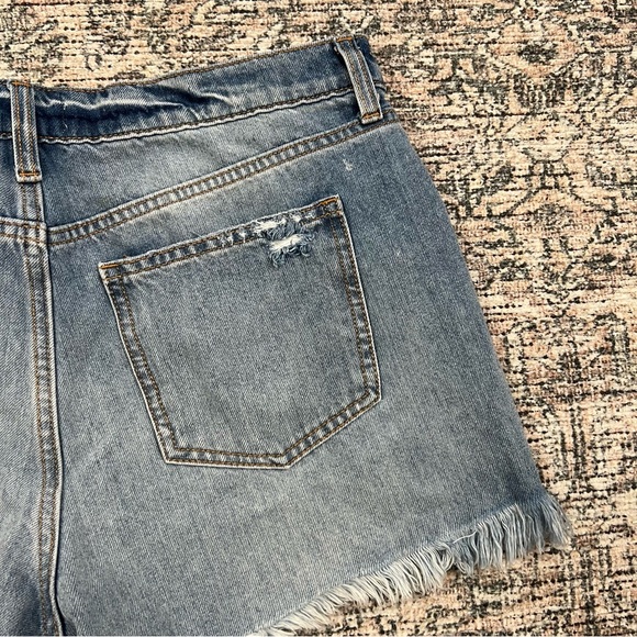Altar'd State Jean Shorts Women’s Size Large Light Wash Frayed Raw Hem - Picture 5 of 11